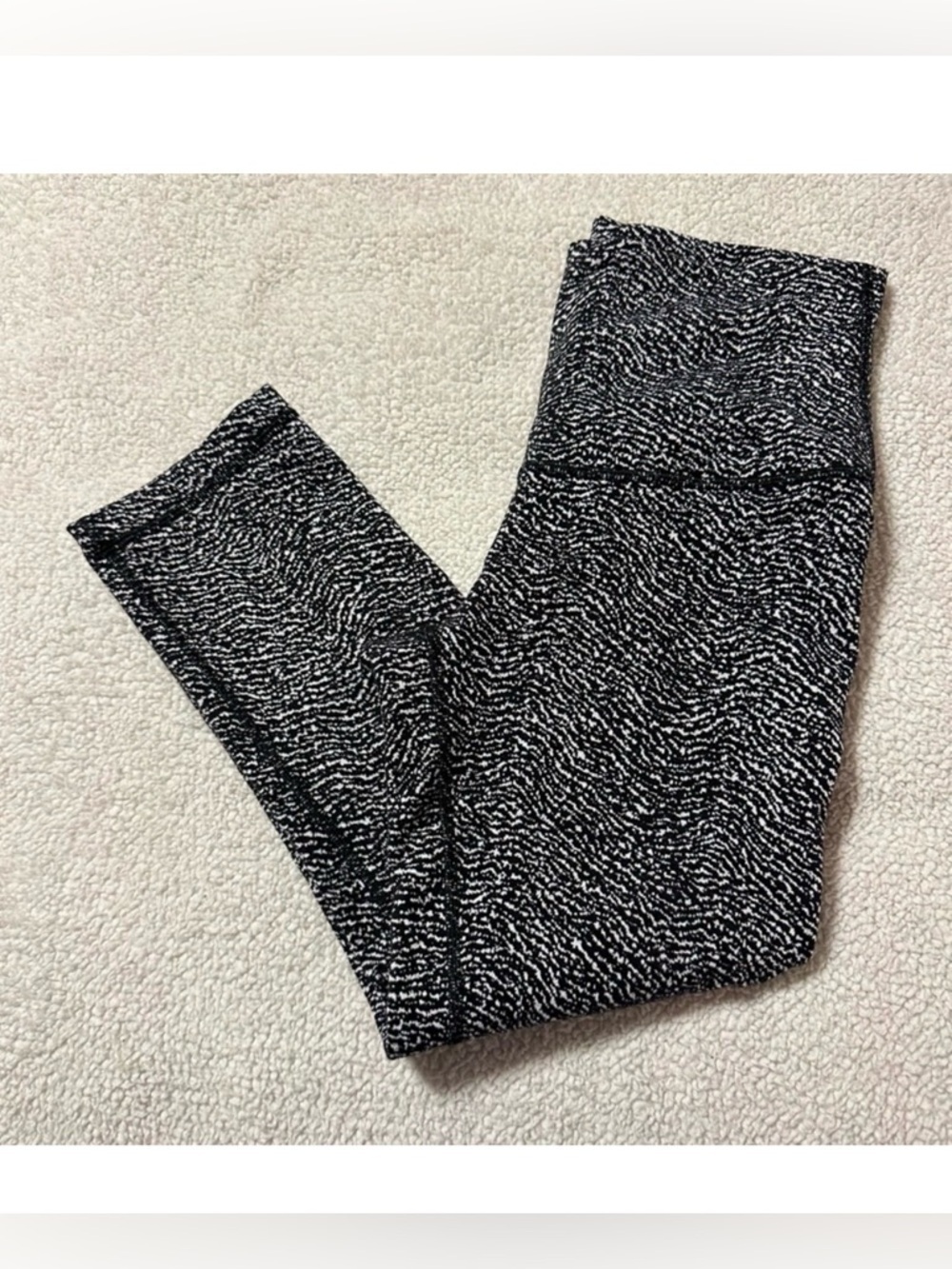 Lululemon Wunder Under Crop (Hi-Rise) (21")
Luon Ripple Jacquard Black White